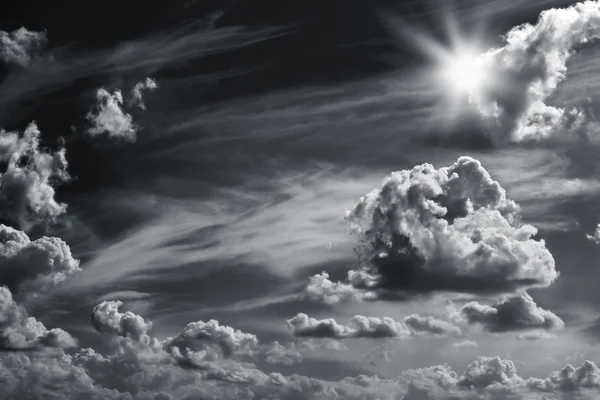 Ciel, soleil et nuages — Photo