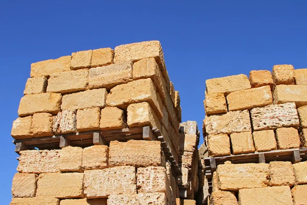Les blocs de construction d'une roche coquille — Photo