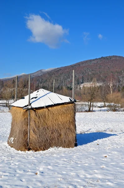 Haystack in the winter — Stock Photo, Image