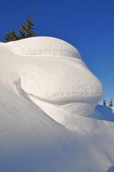 雪の庇 — ストック写真