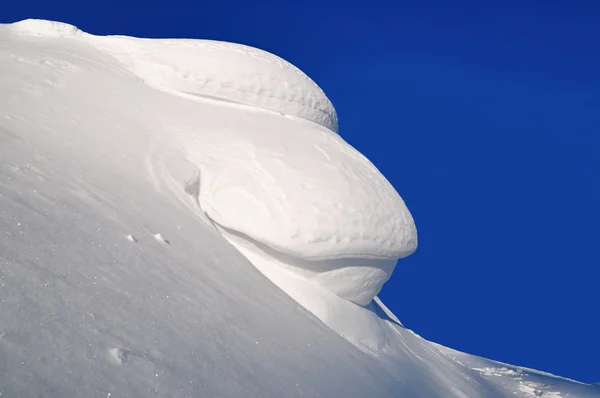 Okap śnieg — Zdjęcie stockowe