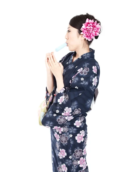 Kimono wanita cantik. — Stok Foto