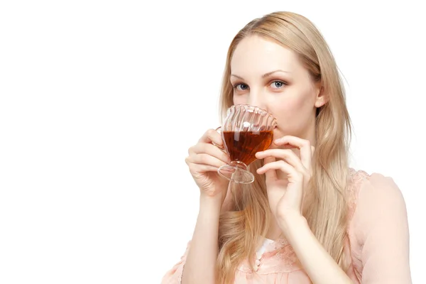 Beautiful young woman drinking tea — Stock Photo, Image
