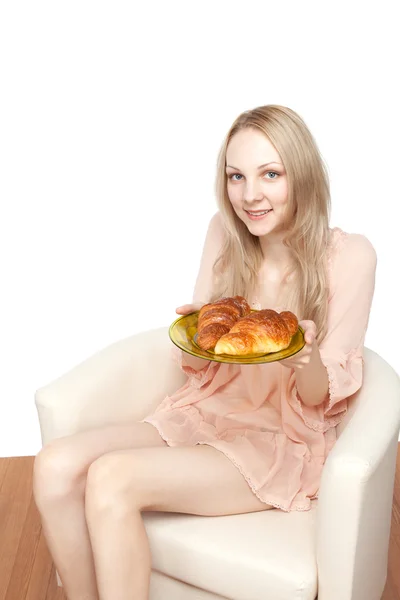 Krásná zdravá žena s croissantem Stock Obrázky