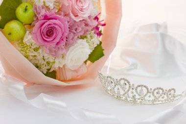 Tiara and bouquet clipart