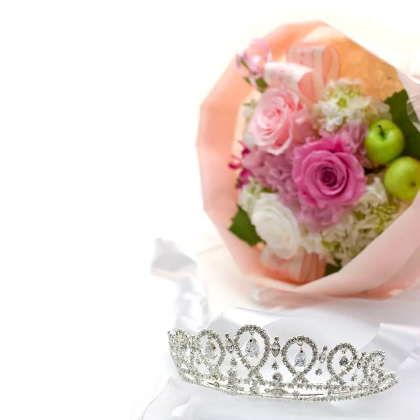 Tiara e bouquet — Foto Stock