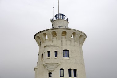 Deniz feneri ile pencere eşiği