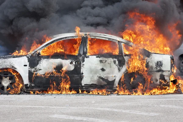 Hořící auto — Stock fotografie