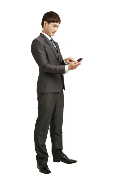 Empresario sosteniendo teléfono inteligente — Foto de Stock