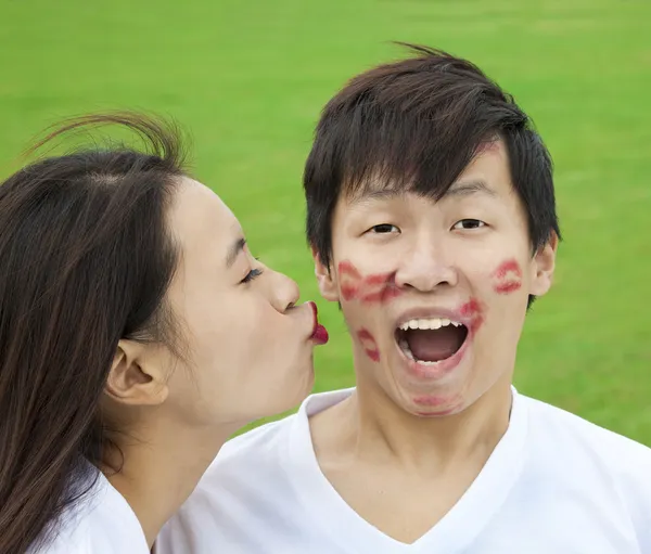 Asiática pareja con besos —  Fotos de Stock