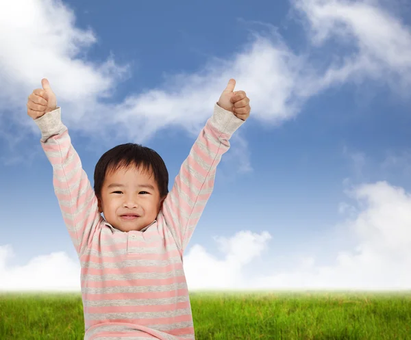 Lachende kleine asiatische Kinder isoliert auf weißem Hintergrund — Stockfoto