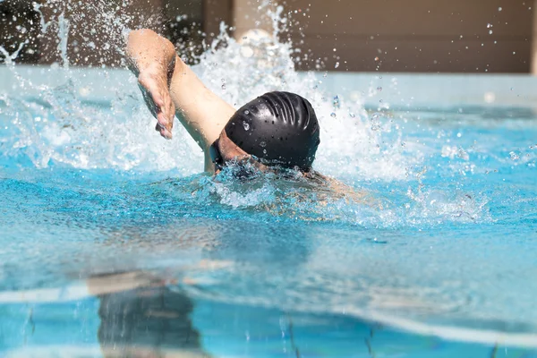 Nuoto con stile libero — Foto Stock