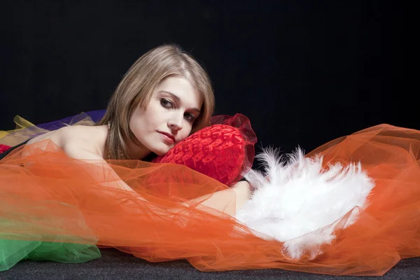 Σέξι κορίτσι στο πολύχρωμο fulard — Φωτογραφία Αρχείου