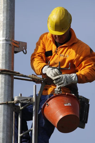 stock image Workers on electrical pylon