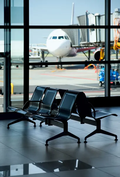 Airport / Empty Terminal / Waiting Area — Stock Photo, Image