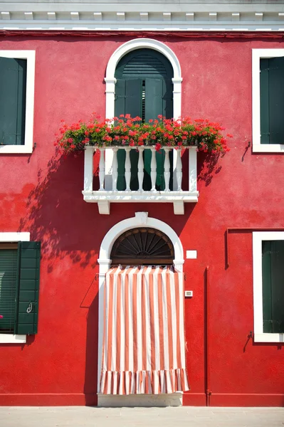 Voorzijde deur van Home / oude Europese huis / Italië — Stockfoto