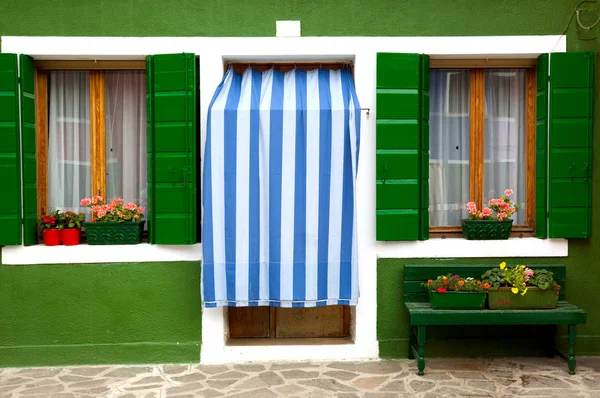 Přední dveře domů / starý Evropský dům / Itálie — Stock fotografie