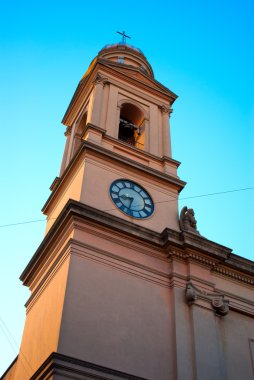 kilise kulesi