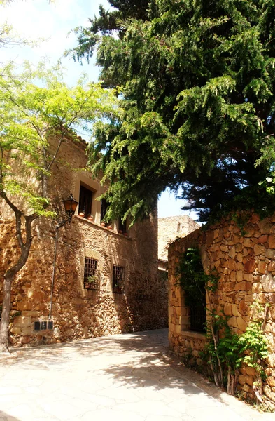 Middeleeuwse stenen straat van pals, Catalonië, Spanje — Stockfoto