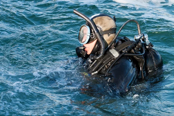 Potápěč v mořské vodě — Stock fotografie