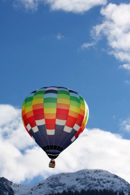 Renkli sıcak hava balonu