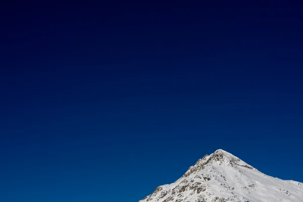 Bergen in de Zwitserse Alpen — Stockfoto