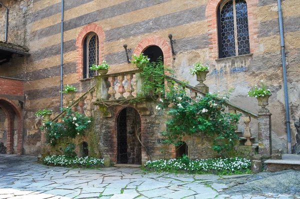 Gropparello 성곽입니다. 에밀리 아 로마 냐입니다. 이탈리아. — 스톡 사진