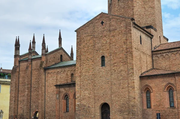 Базилика Святого Антонино. Пьяченца. Эмилия-Романья. Италия . — стоковое фото