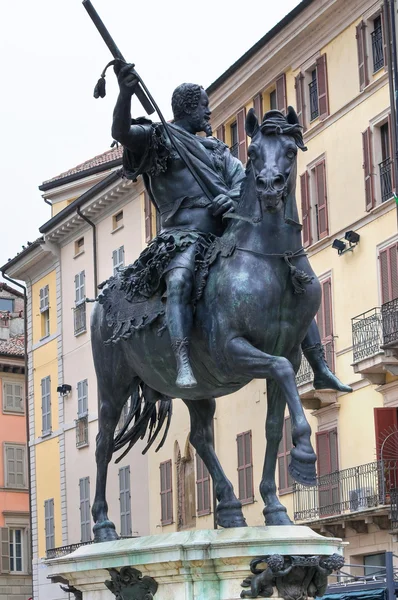 Ranuccio farnese staty. Piacenza. Emilia-Romagna. Italien. — Stockfoto