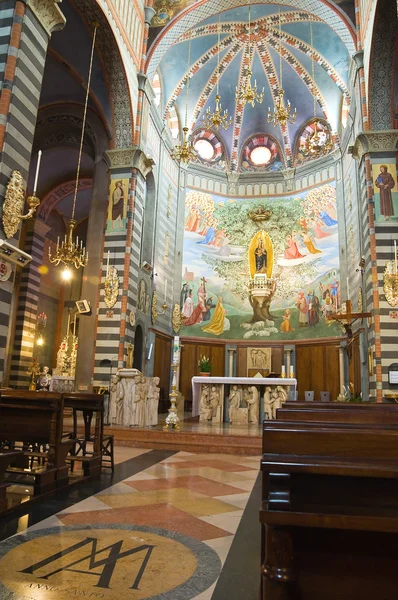 Sanktuarium Matki Bożej dębu. bettola.Emilia-romagna.italy. — Zdjęcie stockowe