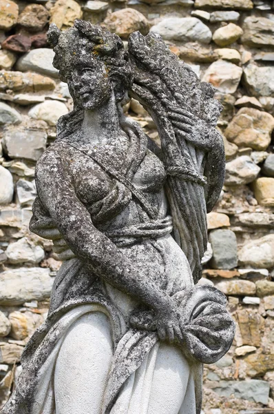 Estátua de mármore. Castelo de Compiano. Emilia-Romagna. Itália . — Fotografia de Stock