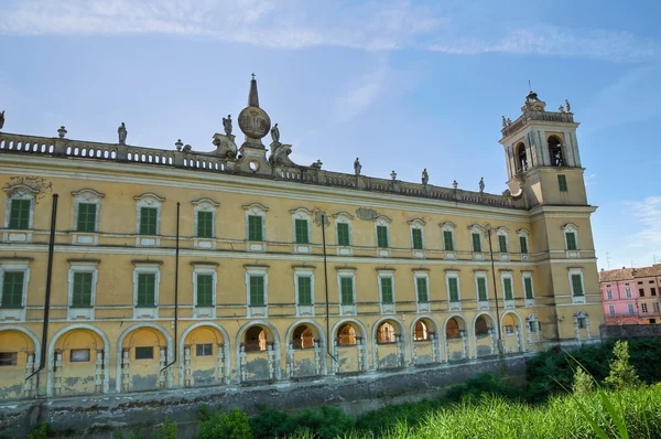 Королевский дворец Колонно. Эмилия-Романья. Италия . — стоковое фото