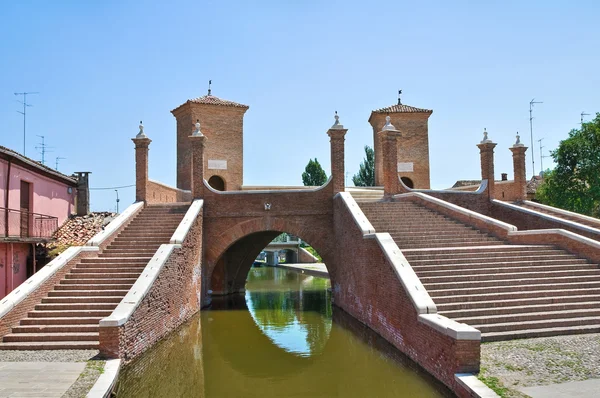 Trepponti most. Comacchio. Emilia-Romagna. Itálie. — Stock fotografie