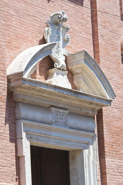 Kostel Růžencové. Comacchio. Emilia-Romagna. Itálie. — Stock fotografie
