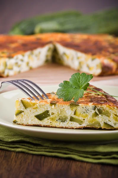 Italienisches Omelett mit Zucchini. — Stockfoto