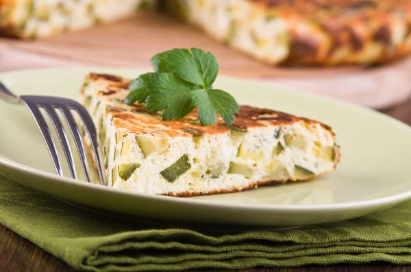 Italská omeleta s cuketou. — Stock fotografie