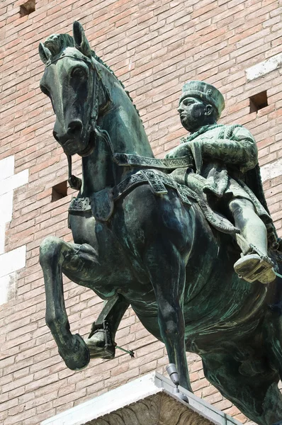 Bronze statue. City Hall. Ferrara. Emilia-Romagna. Italy. — Stock Photo, Image