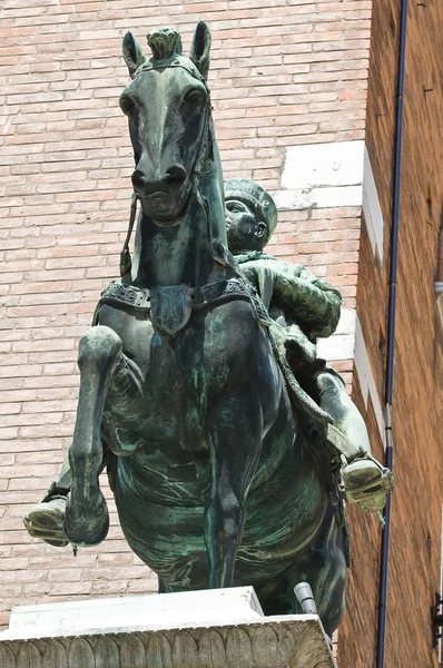 Bronze statue. City Hall. Ferrara. Emilia-Romagna. Italy. — Stock Photo, Image