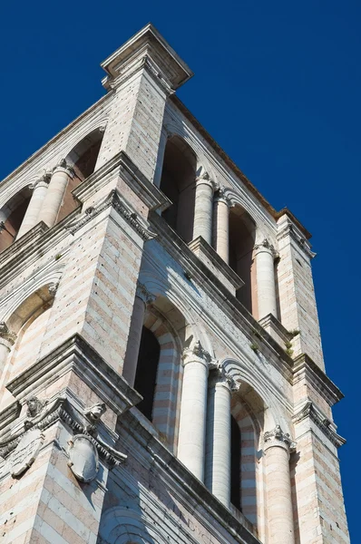 鐘楼聖ジョージ大聖堂。フェラーラ。エミリア ＝ ロマーニャ州。イタリア. — ストック写真