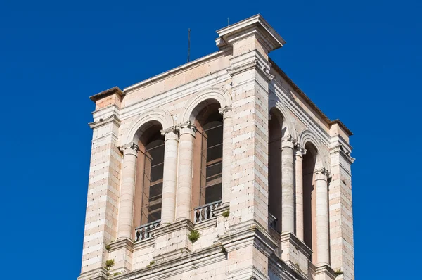 Belltower st. george bazilika. Ferrara. Emilia-Romagna. Itálie. — Stock fotografie