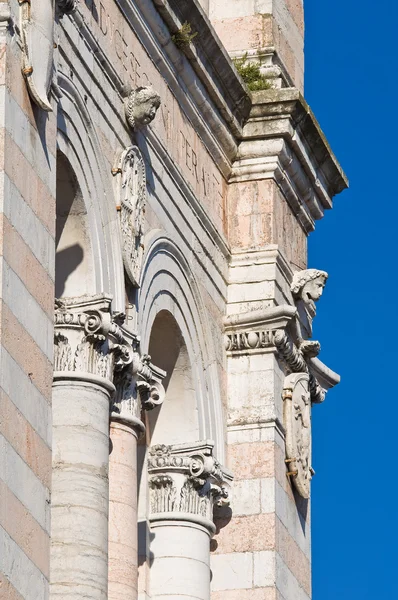 Klokkentoren st. george's Basiliek. Ferrara. Emilia-Romagna. Italië. — Stockfoto