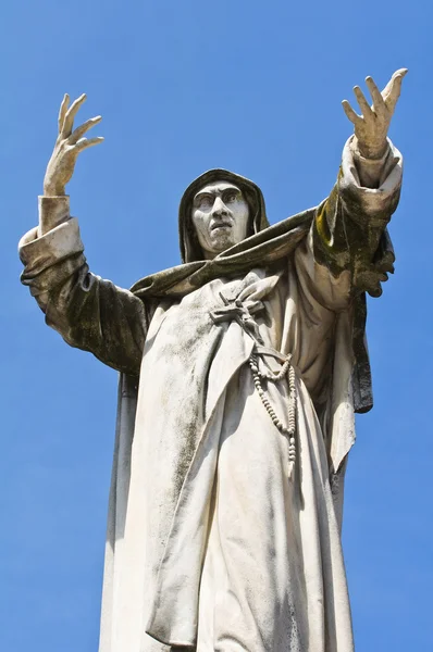 吉罗拉莫 · 萨沃纳罗拉雕像。费拉拉。艾米利亚-罗马涅。意大利. — 图库照片