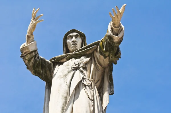 Girolamo savonarola standbeeld. Ferrara. Emilia-Romagna. Italië. — Stockfoto