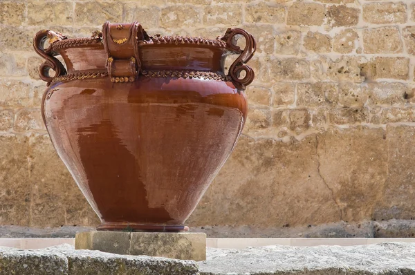 Museu de cerâmica. Castelo Episcopio. Grottaglie. Puglia. Itália . — Fotografia de Stock