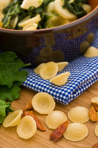 Orecchiette with turnip tops. — Stock Photo, Image