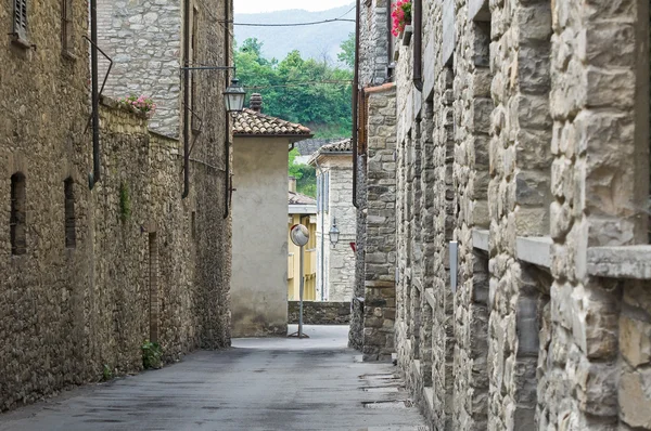 Переулок. Боббио. Эмилия-Романья. Италия . — стоковое фото