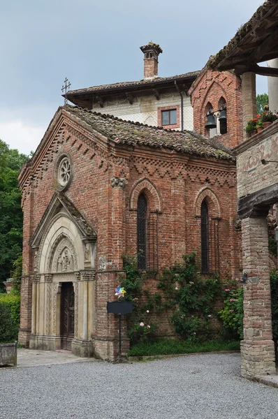 Gotisk kyrka. Grazzano visconti. Emilia-Romagna. Italien. — Stockfoto