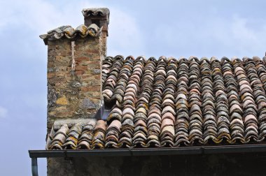 kiremit çatı. Gropparello castle. Emilia-Romagna. İtalya.