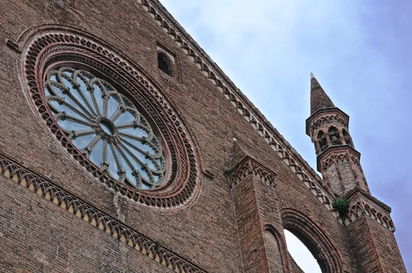 圣弗朗切斯科教堂。皮亚琴察。艾米利亚-罗马涅。意大利. — 图库照片