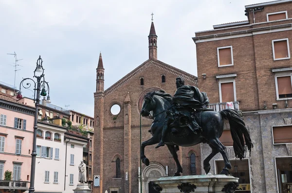 Praça dos Cavalos. Piacenza. Emilia-Romagna. Itália . — Fotografia de Stock